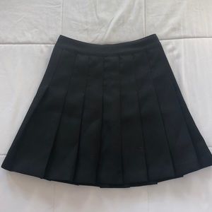 H&M Black Pleated Skirt